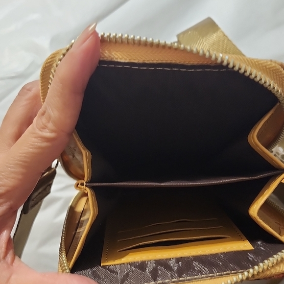 Floral Cork Phone Purse - Picture 12 of 14